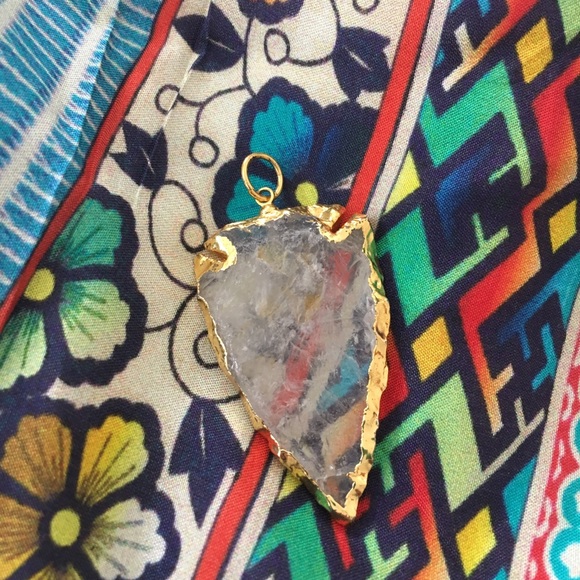 ❄️White Quartz Arrowhead Pendant❄️ - Picture 6 of 7